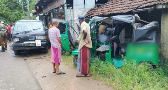 කෑගල්ලේදී දරුණු රිය අනතුරක්,පුද්ගලයෙකු මරුට